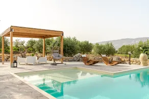 A cottage near the sea and mountains - Image 2