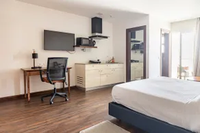 Chic Studio in Mall with Rooftop Pool - Image 3