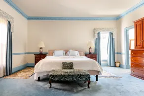 Luxury home -quiet neighborhood - Image 3