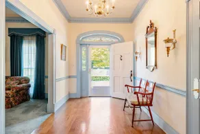 Luxury home -quiet neighborhood - Image 5