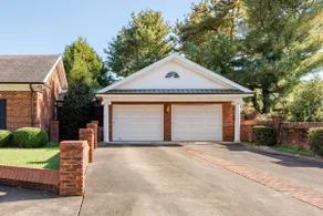 Luxury home -quiet neighborhood - Image 4