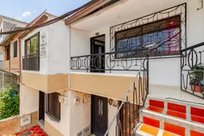 Vistahermosa apt. with balcony overlooking Medellín, Wi-Fi, parking - Image 4