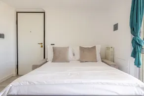 Modern Attic with Terrace and Free Parking - Image 3