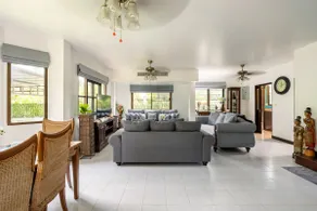 Beautiful Garden 4 Bedroom Villa with Private Pool - Image 3