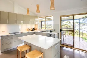 Newly renovated 4 bedroom home in Newport with Pittwater views - Image 3