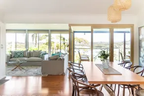 Newly renovated 4 bedroom home in Newport with Pittwater views - Image 4