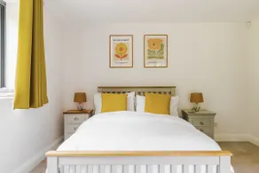 Cosy Cotswolds Retreat near Bath & Castle Combe - Image 3