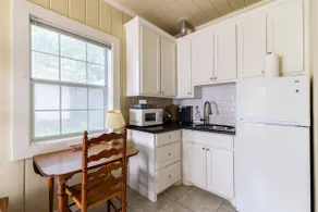 Cozy Studio Apartment - Image 4