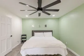 Luxury Springfield Retreat- Sleeps 15 - Image 5