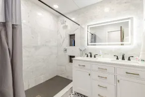 Luxury Springfield Retreat- Sleeps 15 - Image 4