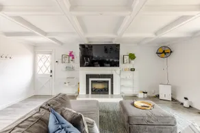 Luxury Springfield Retreat- Sleeps 15 - Image 3