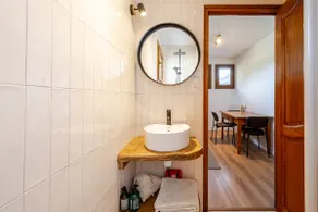 Cozy Alpine Apartment Sleeps 4, Private Parking - Image 5