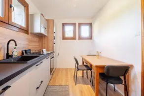 Cozy Alpine Apartment Sleeps 4, Private Parking - Image 3