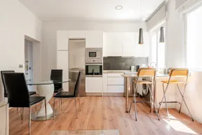 Modern apartment in gran via - Image 2