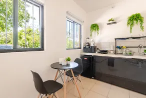 Downtown CSL | A/C | FAST Wi-Fi | Kitchen | Near the Marina - Image 4