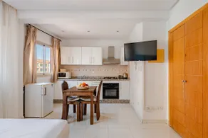 Clean and well located with basement parking and Wi-Fi - Image 2