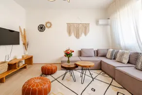 2-bedroom bohemian haven • Bright • Comfortable • Fiber - Image 4