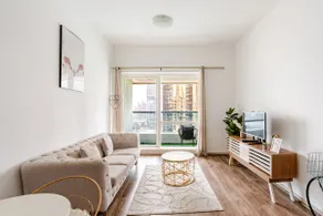 Lake view apartment in JLT - Image 2
