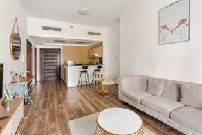 Lake view apartment in JLT - Image 5