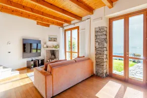 Villa Luminosa, Lake View & Private Parking - Image 5