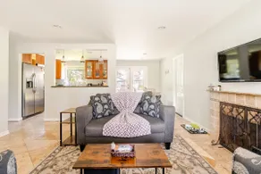 Pet friendly independent home with backyard - Image 2