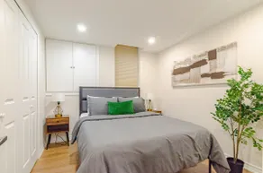 Miden Touch: Stylish Modern Basement w/ Workspace - Image 5