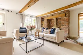 Private Farmhouse in Cheshire, 4 Bedrooms, Hot Tub - Image 2