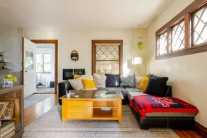 Entire Charming Kingfield House - Image 2