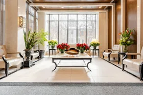 Cozy & Modern Escape Near Yorkville - Image 5