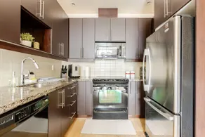 Cozy & Modern Escape Near Yorkville - Image 3
