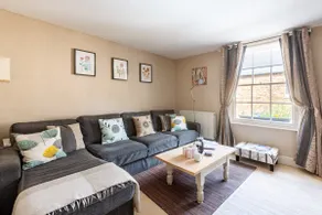 Elegant 3 bed High Street apartment in Uppingham - Image 2