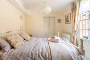 Elegant 3 bed High Street apartment in Uppingham - Image 3