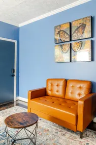 Private En Suite Cozy + Eclectic - Image 2