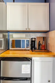 Private En Suite Cozy + Eclectic - Image 5