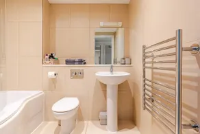 Bright Studio in trendy area - Image 5