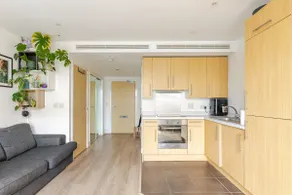 Bright Studio in trendy area - Image 4