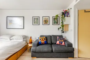 Bright Studio in trendy area - Image 3
