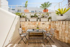 Dolce vita + outdoor patio + steps from the cliffs - Image 3