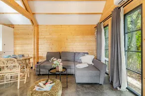 Cozy Country Cottage - Image 2