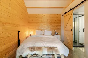 Cozy Country Cottage - Image 3