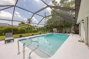 Relaxing place with pool - Image 3