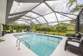 Relaxing place with pool - Image 2