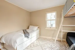 Charming Cozy House Near DC & Airport Free Parking - Image 5