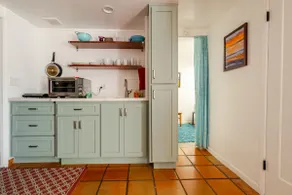 Sunny Harborside Bungalow - Image 2
