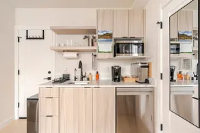 Modern Eastlake City Studio | SLU/UW/Capitol Hill - Image 2
