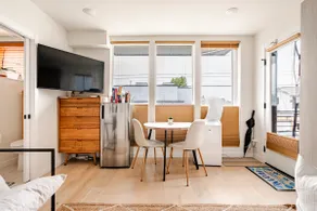 Modern Eastlake City Studio | SLU/UW/Capitol Hill - Image 3