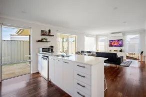 Baldivis Home Close to IGA, CAFE, Restaurants, 15 mins to beach - Image 2