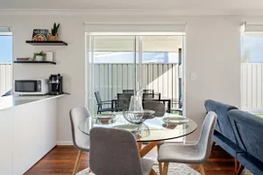 Baldivis Home Close to IGA, CAFE, Restaurants, 15 mins to beach - Image 4