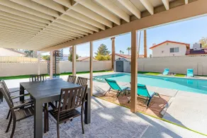 Oasis in the desert with huge heated Pool and SPA - Image 3