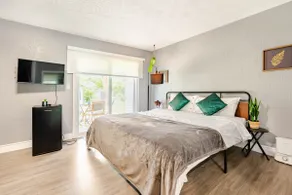 Comfy Abode nrDevonshireMall |Free Parking | 2 TVs - Image 2
